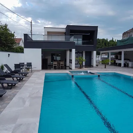 Xy Villa *