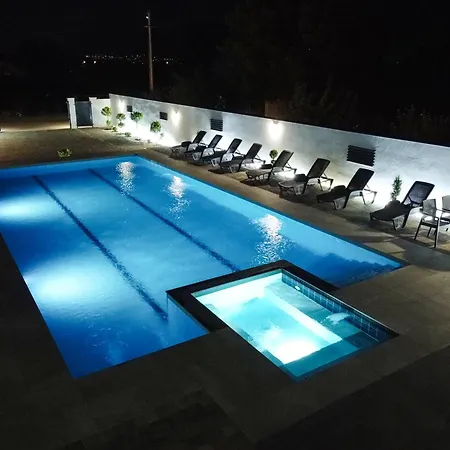 Villa Xy *